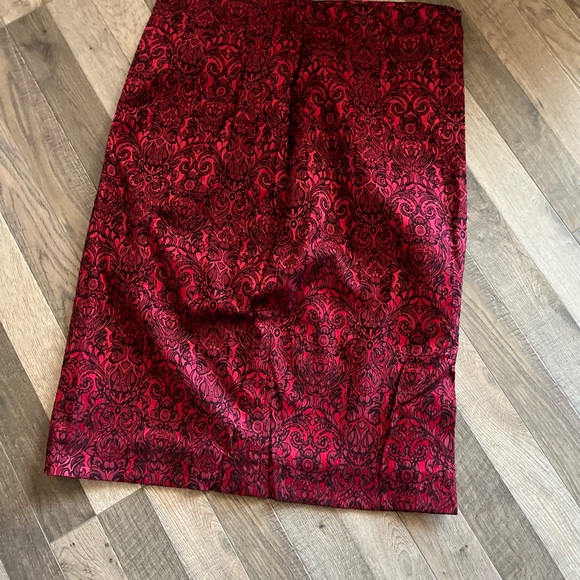 Gorgeous Worthington Skirt with Slit - Picture 3 of 7